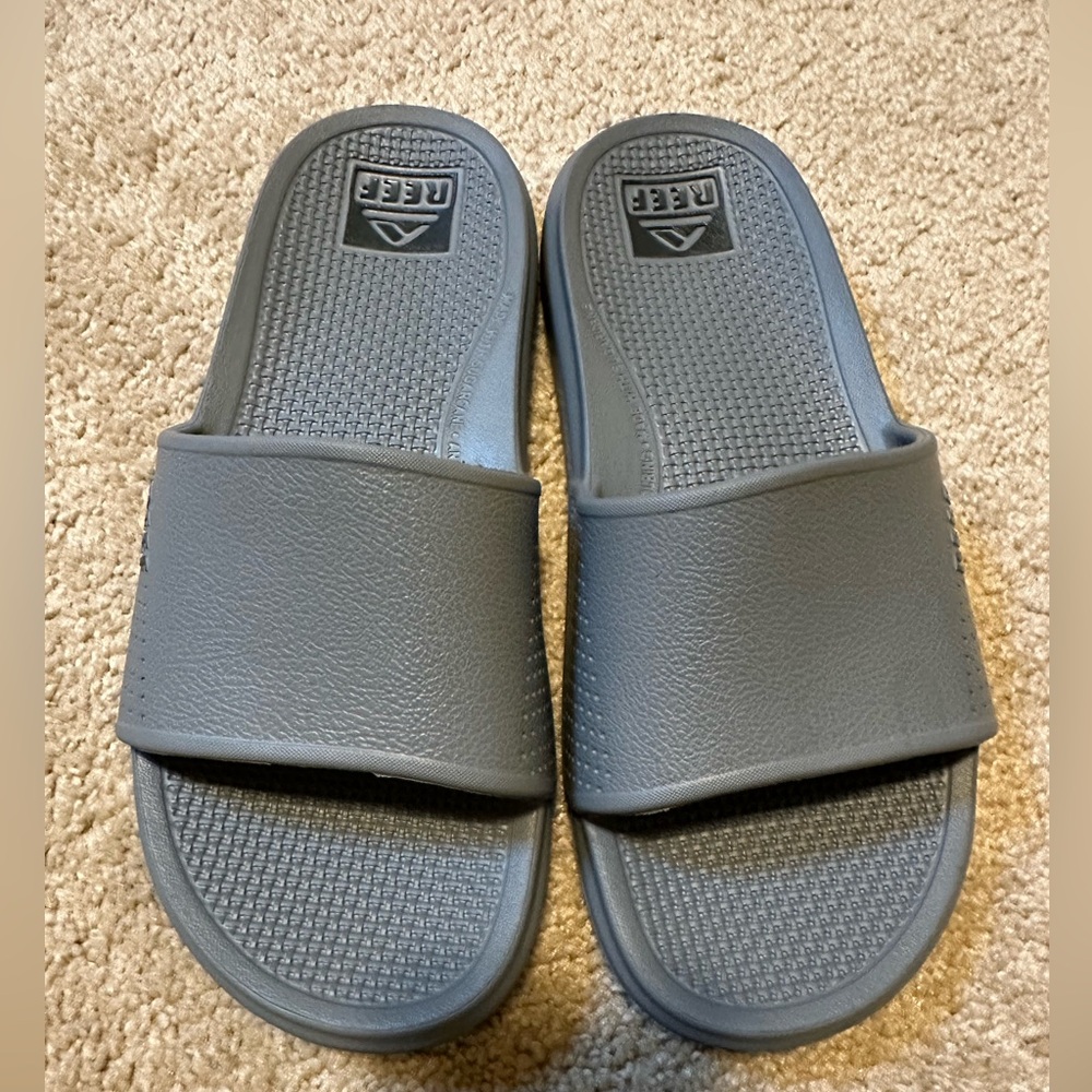 Reef Gray Sandals Minimalist Design